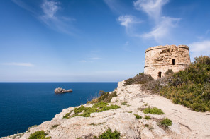 Randonnée de la cala Torta à la plage de Sa Font Celada – Tour d'Albarca