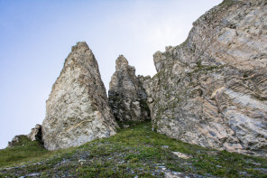 Randonnée du rocher du Vent – Le rocher du Vent vu de dessous