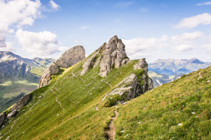 Randonnée du rocher du Vent – Roches Merles