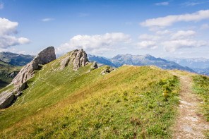 Randonnée du rocher du Vent – Roches Merles