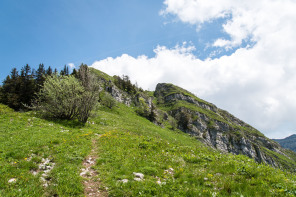 Randonnée du bec de La Scia (printemps) – Montée jusqu'à la table d'orientation