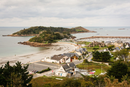 Trébeurden – Vue de la presqu'île de Milliau depuis la corniche de Pors Mabo