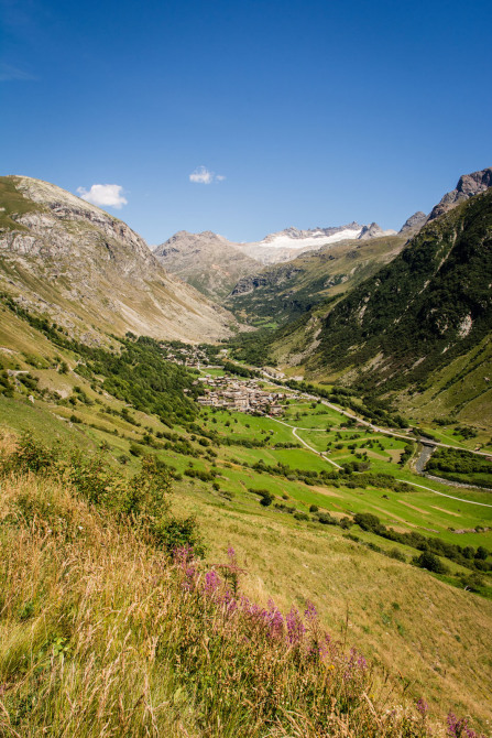 Bonneval-sur-Arc vu depuis la route du col de l'Iseran