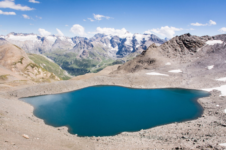 Randonnée de la pointe des Fours et du Pélaou Blanc – Vue sur le lac du Grand Fond depuis le col des Fours