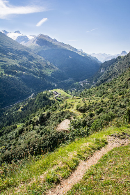 Randonnée du lac de Riondaz – Vue sur le hameau de La Gurraz et le glacier de la Sassière