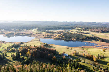 Lacs des Mortes et de Bellefontaine depuis le belvédère de la Roche-Bernard