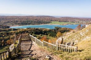 Randonnée des 4 lacs – Lac d'Ilay vu depuis le belvédère du pic de l'Aigle