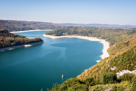 Lac de Vouglans depuis le belvédère du Regardoir