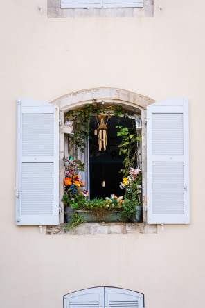 Hyères – Jolies fenêtres de la place Saint-Paul