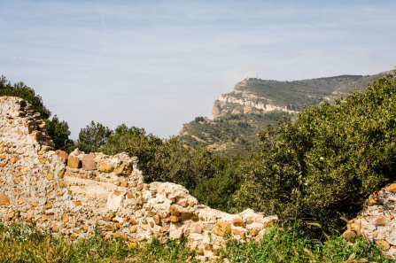 Notre-Dame de la Garde – Vue sur les falaises de Soubeyranes