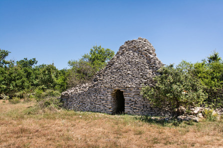 Saignon – Borie le long de la D232