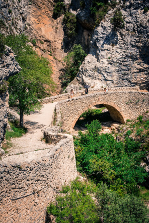 Moustiers-Sainte-Marie – Montée à la chapelle Notre-Dame-de-Beauvoir