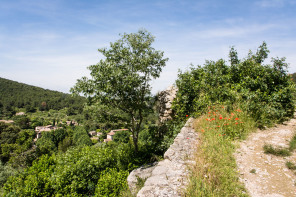 Fontaine-de-Vaucluse – Balade vers le château de Pétrarque