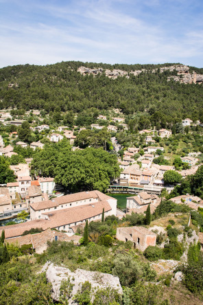 Fontaine-de-Vaucluse – Balade vers le château de Pétrarque