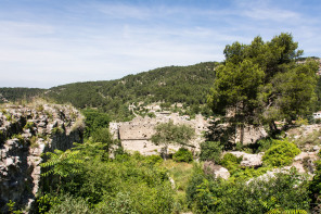 Fontaine-de-Vaucluse – Balade vers le château de Pétrarque