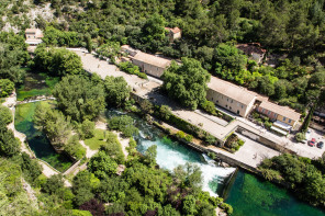 Fontaine-de-Vaucluse – Balade vers le château de Pétrarque