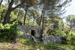 Fontaine-de-Vaucluse – Balade vers le château de Pétrarque