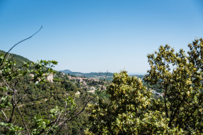 Saint-Georges-les-Bains – Ruines de Saint-Marcel-de-Crussol (au printemps)