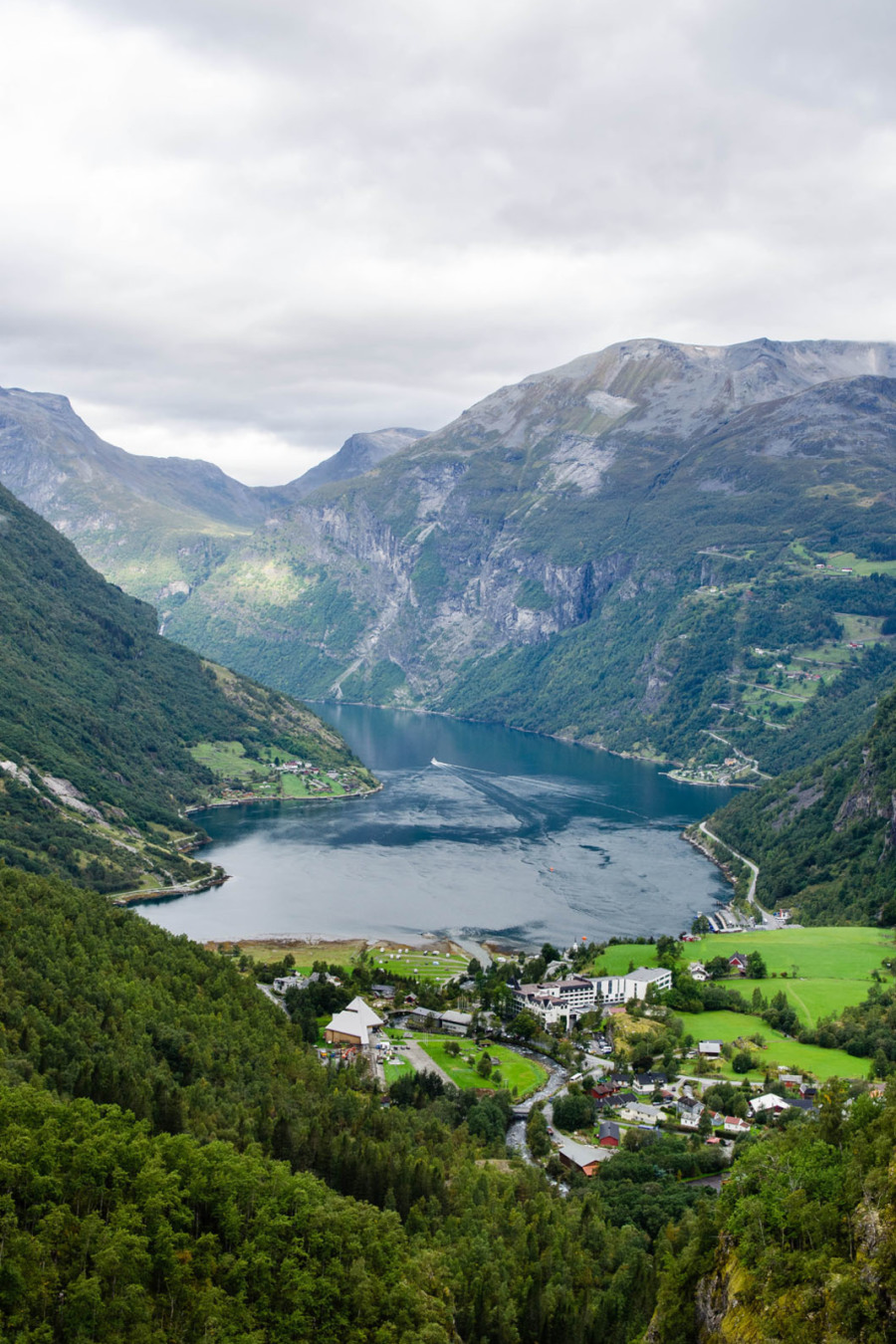 Vue du Geirangerfjord depuis Flydalsjuvet