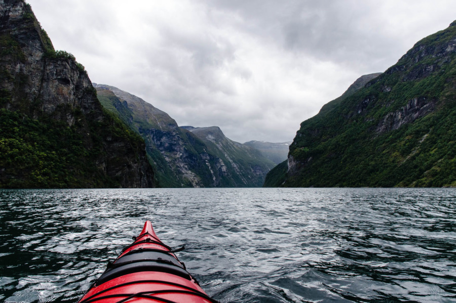 Kayak dans le Geirangerfjord
