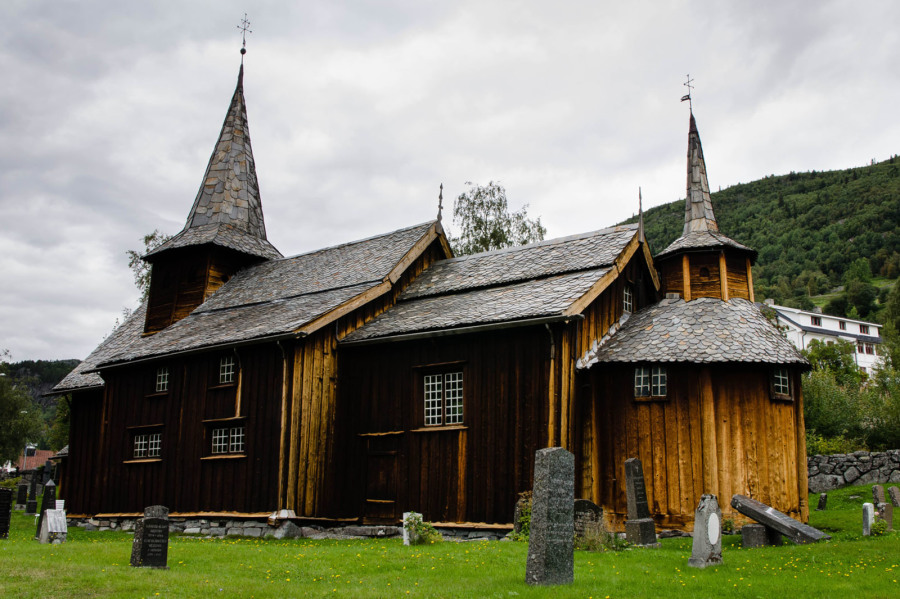 Stavkirke à Hol