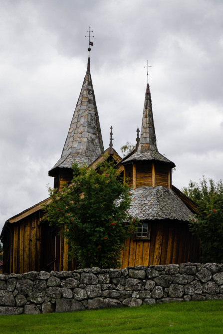 Stavkirke à Hol