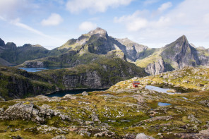 Trek de Hermannsdalstinden – Munkebu