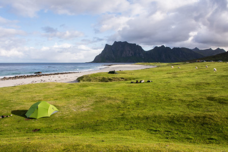 Camping semi-sauvage sur la plage d'Utakeiv