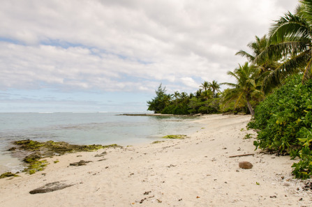 Plage à côté du marae Anini